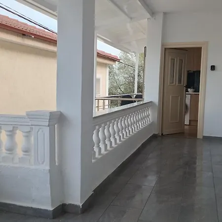 Bela Modern Feriehus Sarandë